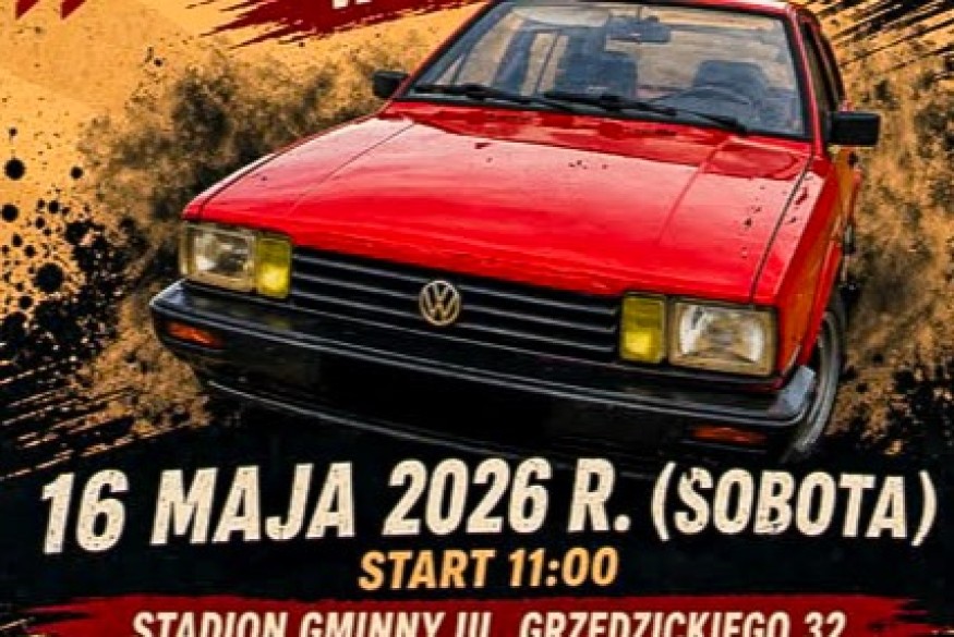 Chmielno: IV Zlot Zabytkowych Samochodów na stadionie