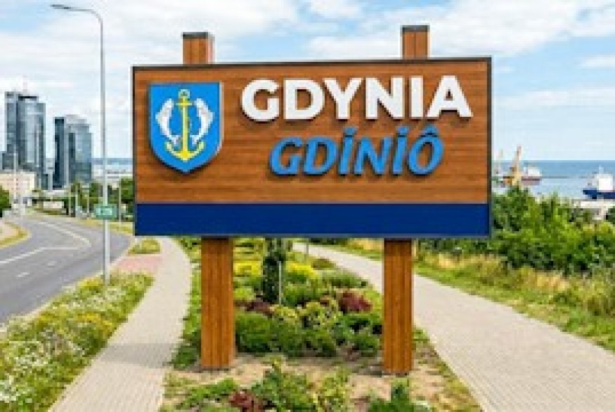 Gdynia z dwujęzycznymi tablicami. Kaszubskie nazwy na wjazdach