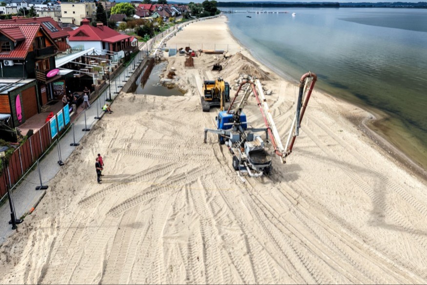 Bałtyk: Remonty opasek i poszerzanie plaż