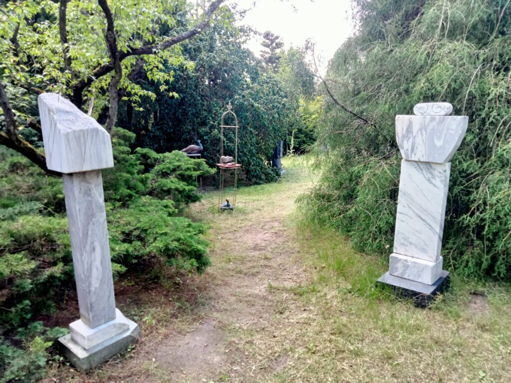 Ogrod-Rzezby-Ewy-Beyer-Formela